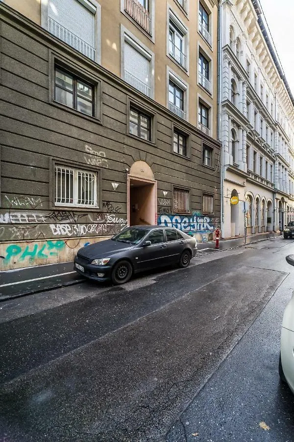 Bpr Emerald City Apartment Budapest